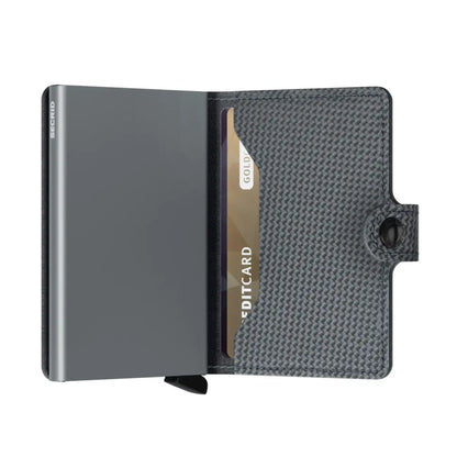 Protects cards against unwanted readings of Radio Frequency Identification technology, acting as a firewall against theft