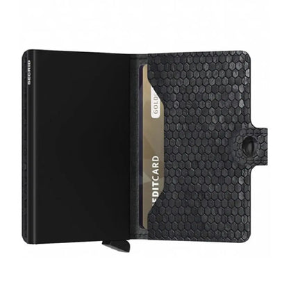 Features press stud closure