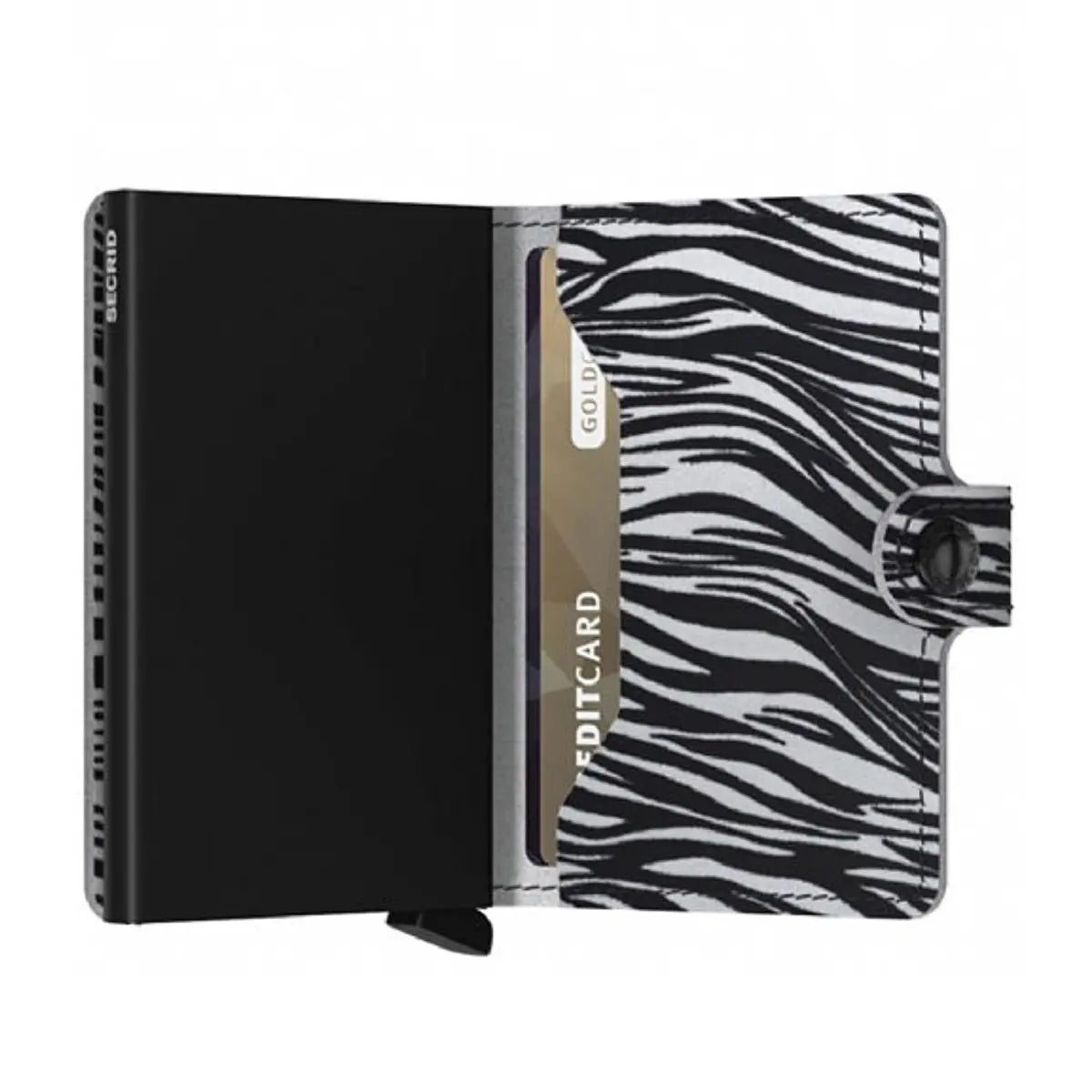 Features press stud closure