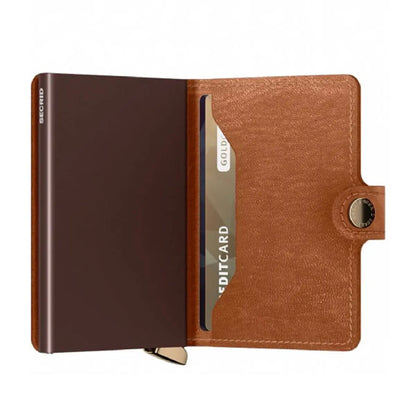 Protects cards against unwanted readings of Radio Frequency Identification technology, acting as a firewall against theft