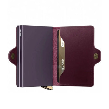 Protects cards against unwanted readings of Radio Frequency Identification technology