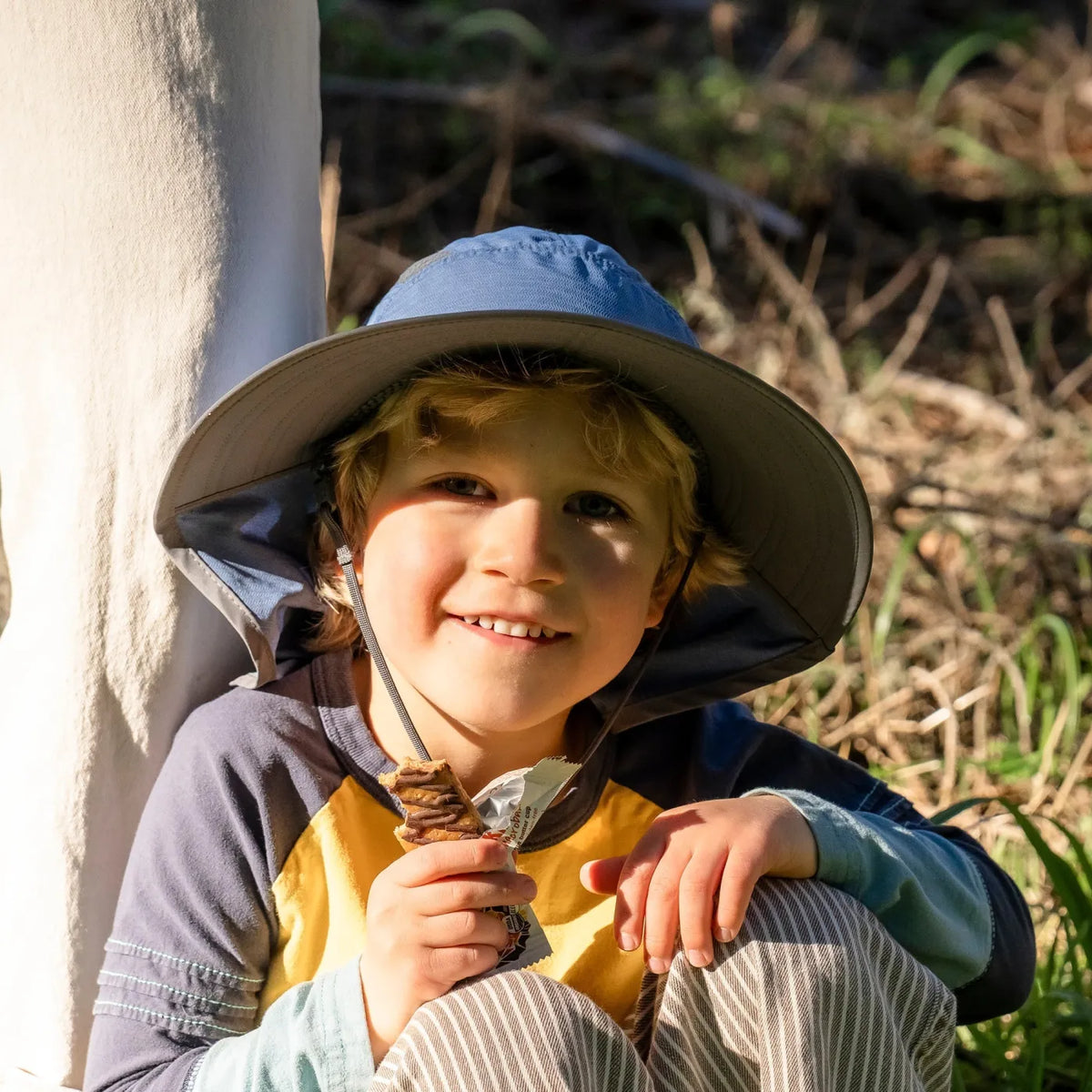 A child wearing a Sunday Afternoons Kids Ultra Adventure Hat