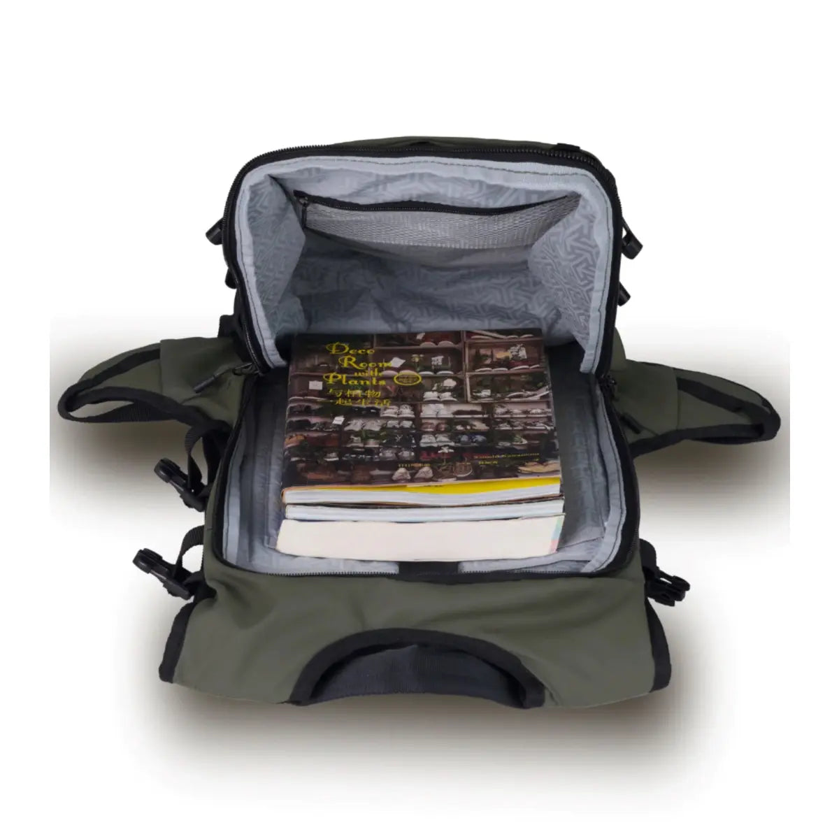 Large main compartment with internal pockets