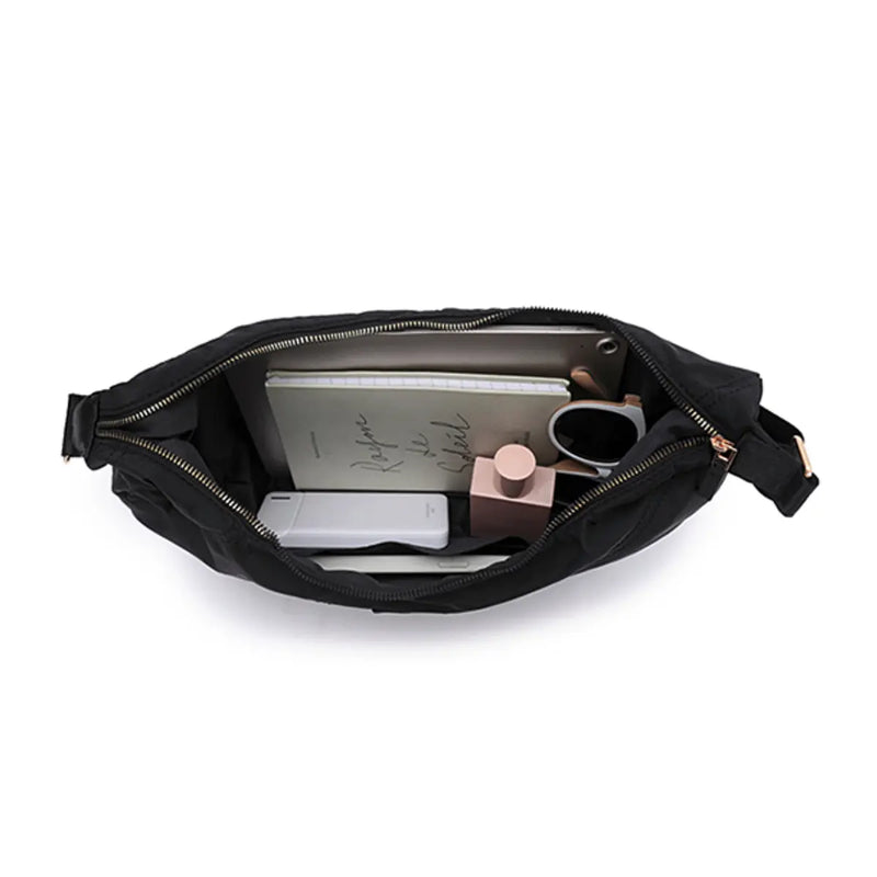 Zippered main compartment