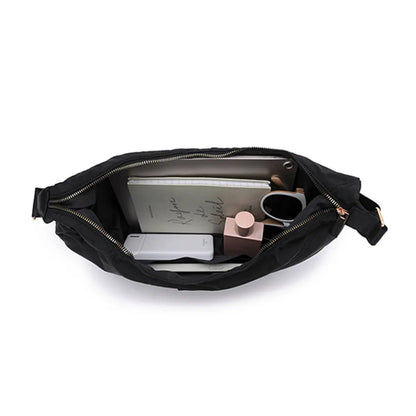 Zippered main compartment