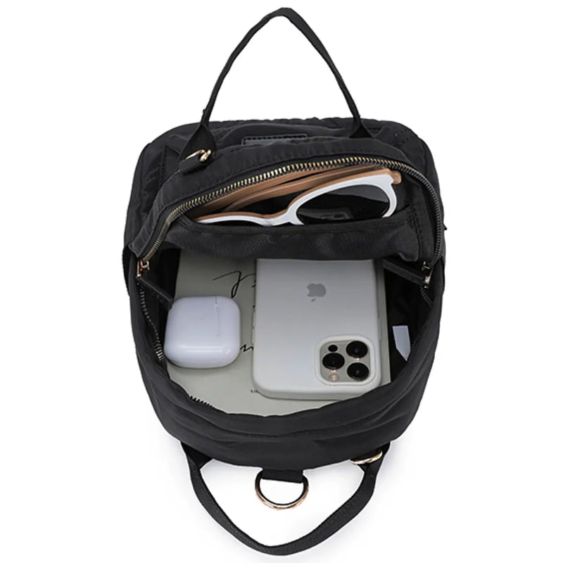 Spacious interior with internal pocket