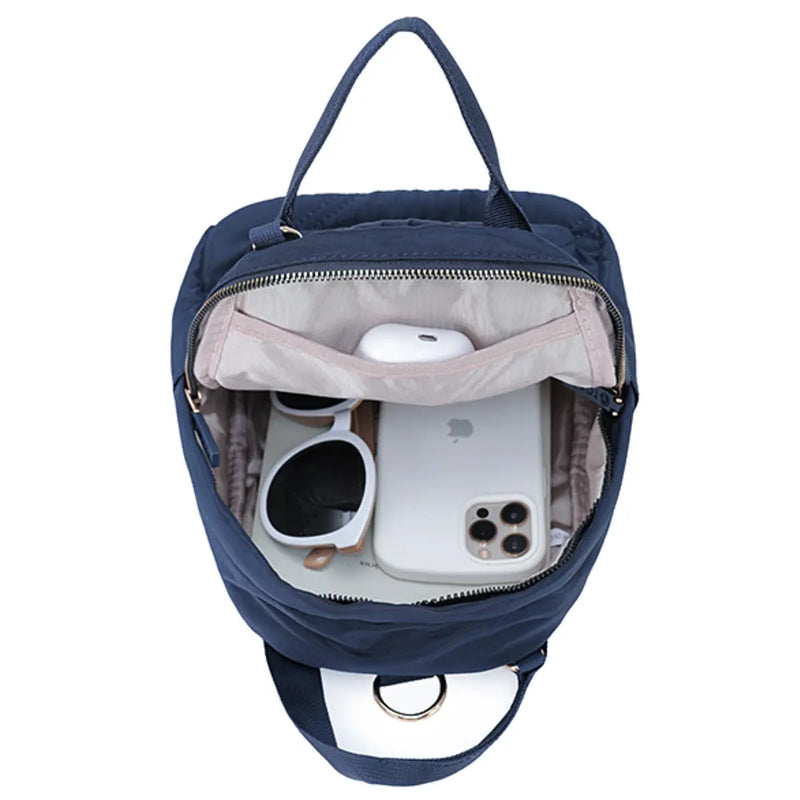 Lightweight tote bag with spacious interior