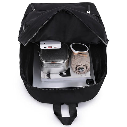 Spacious interior with internal pockets