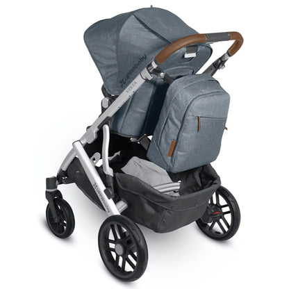 Easy attachment to stroller with included stroller straps that store away when not in use