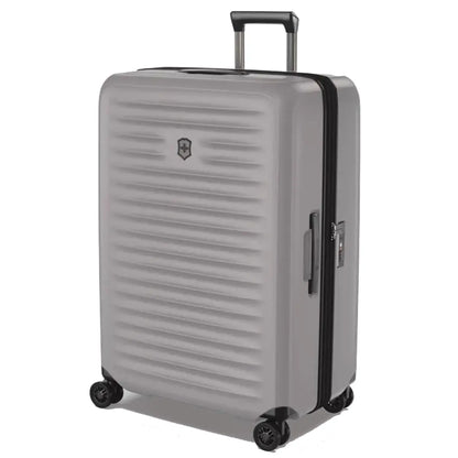 Swiss Engineered top and side handle ensures easy handling