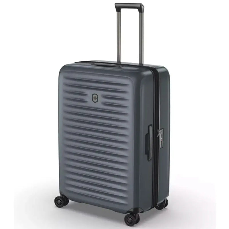 Swiss Engineered top and side handle ensures easy handling