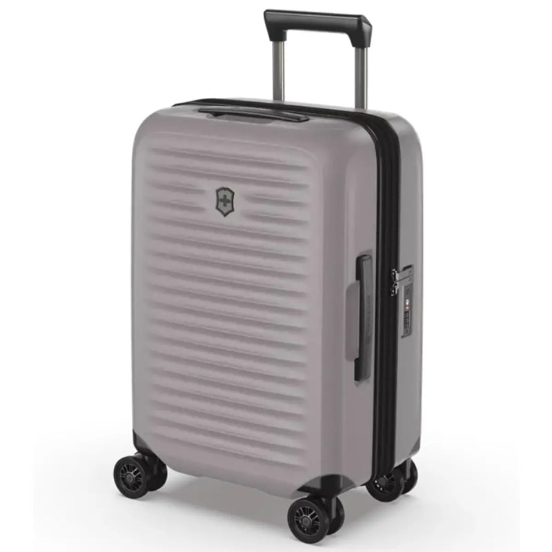 Swiss Engineered top and side handle ensures easy handling