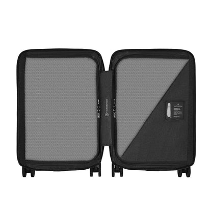 Butterfly opening system with two divider walls that open to the outside for quick and easy packing