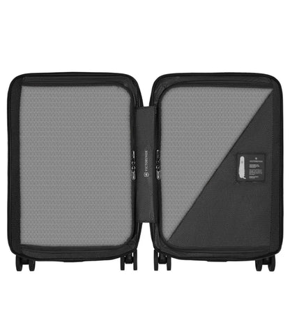 Butterfly opening system with two divider walls that open to the outside for quick and easy packing