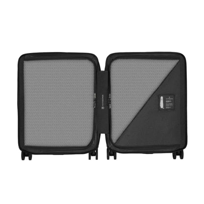 Butterfly opening system with two divider walls that open to the outside for quick and easy packing