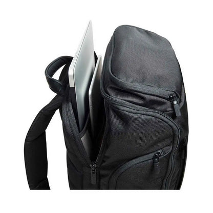 A neat flip-top zipped lid that reveals a roomy interior complete with sections for both a laptop and an iPad