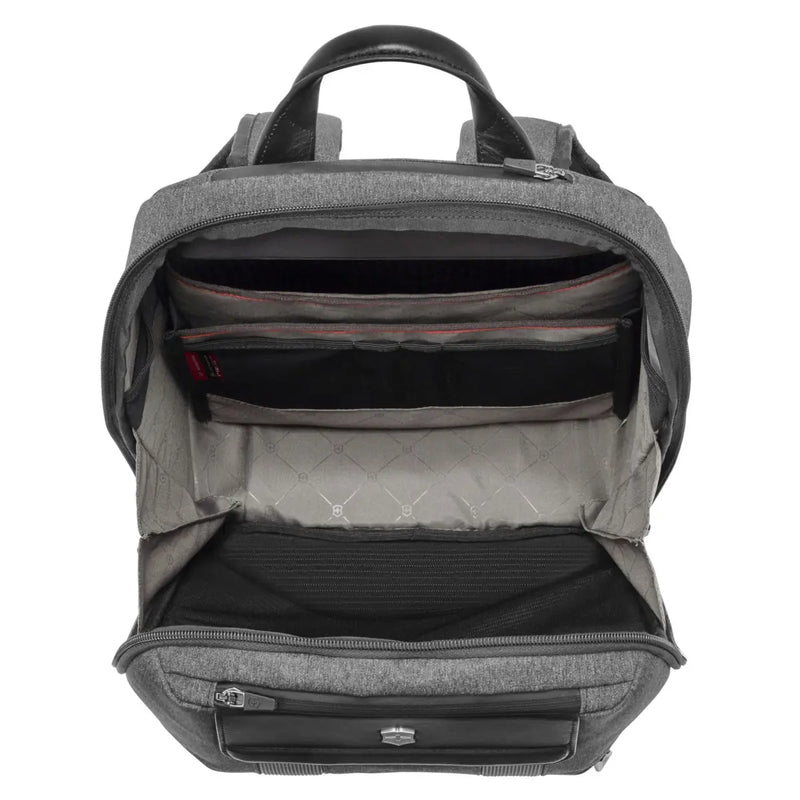 Large main opening for easy packing