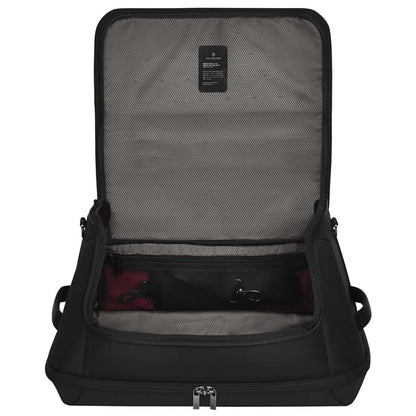 Adaptive interior allows customisable capacity for bottom and main compartments