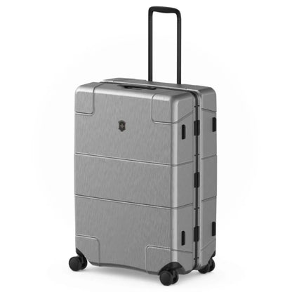 Aluminium frame adds stability to the case that can be felt instantly