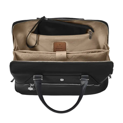 Removable go-to pouch doubles as a wristlet clutch