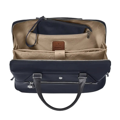 Removable go-to pouch doubles as a wristlet clutch