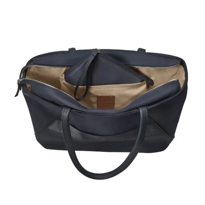 Removable go-to pouch doubles as a wristlet clutch