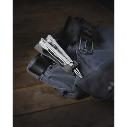 Your Swiss Tools can be left open in the belt thanks to the integrated safety catch