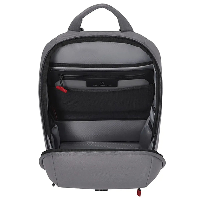 Large main opening for easy packing