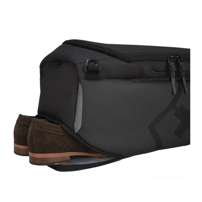 Fully integrated expandable shoe compartment