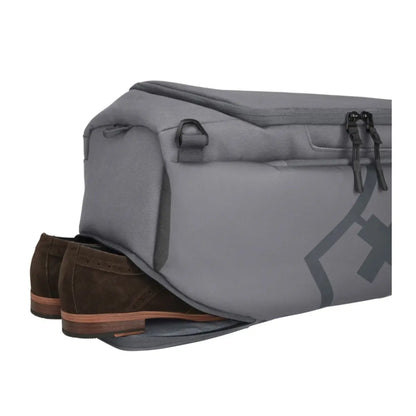 Fully integrated expandable shoe compartment