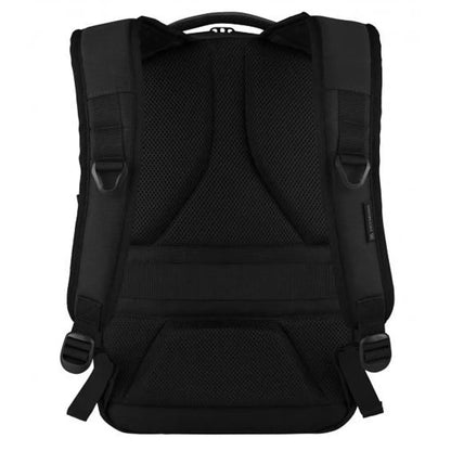 Attachment points on shoulder straps for your gear