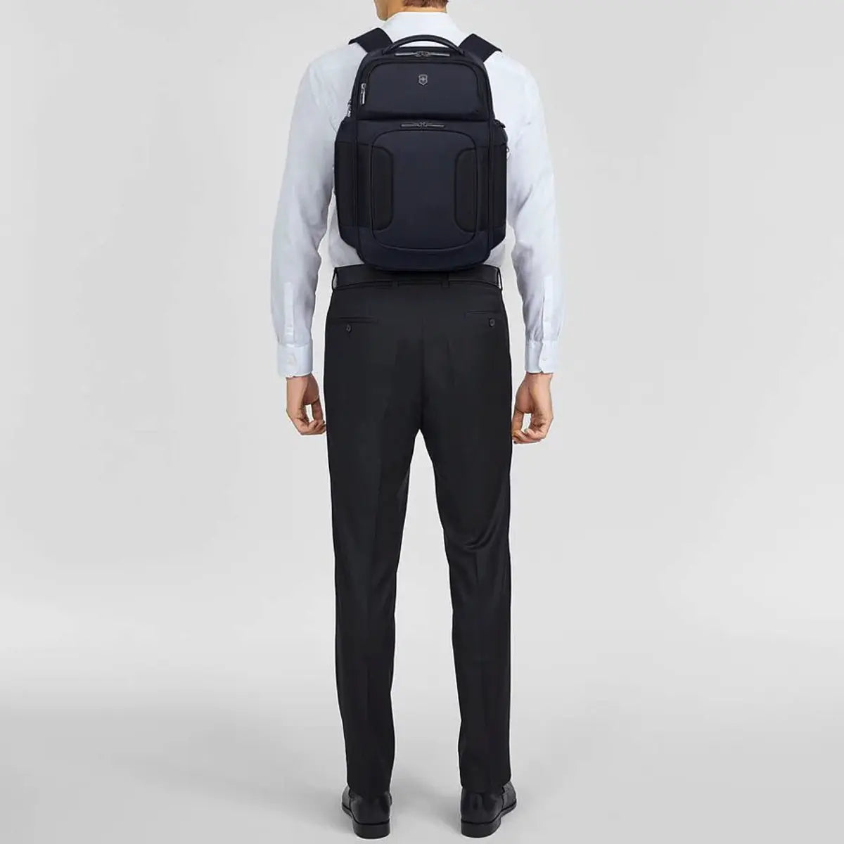 Victorinox Werks Traveler 7.0 Deluxe 15.6’’ Laptop Backpack - Navy Blue