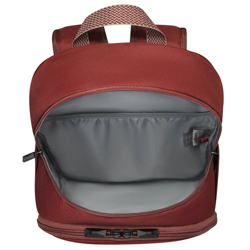 Spacious main compartment