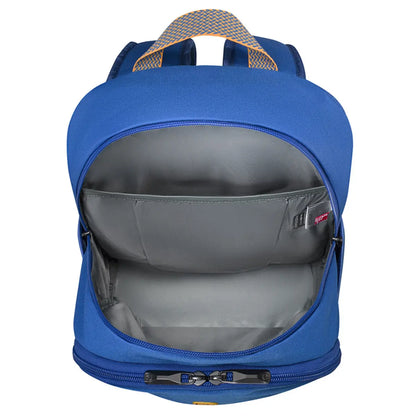 Spacious main compartment