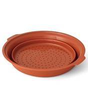 Includes a collapsible silicone rubber colander