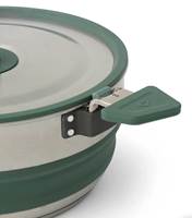 Dual Click-Safe handles allow you to securely hold, carry or pour from the pot, and can be reversed to secure the lid/contents for transport