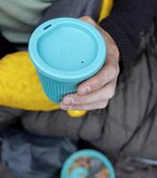 Cool-Grip sidewalls allow you to hold the plate, bowl and mug securely, no matter how hot the contents are